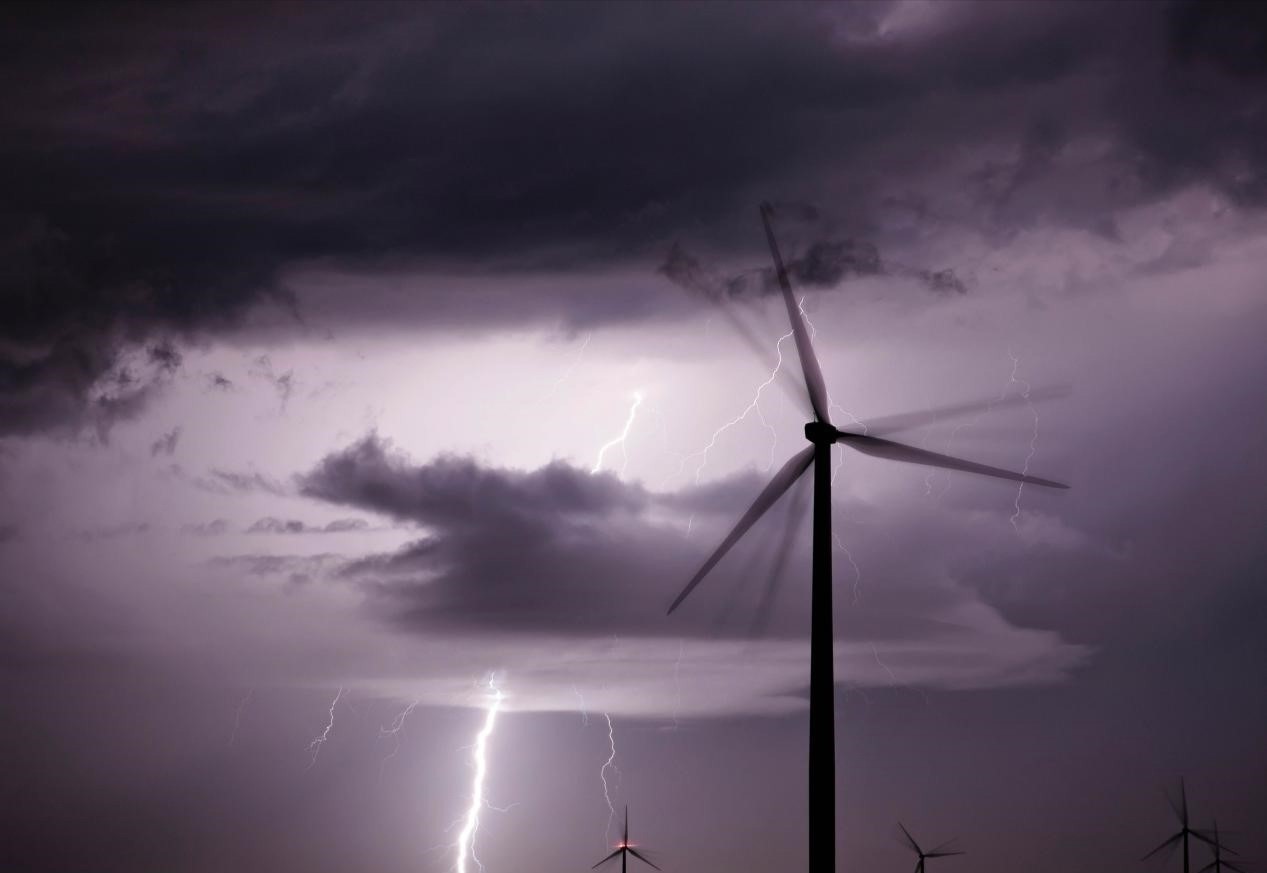 风场侵入波过电压及其防护
